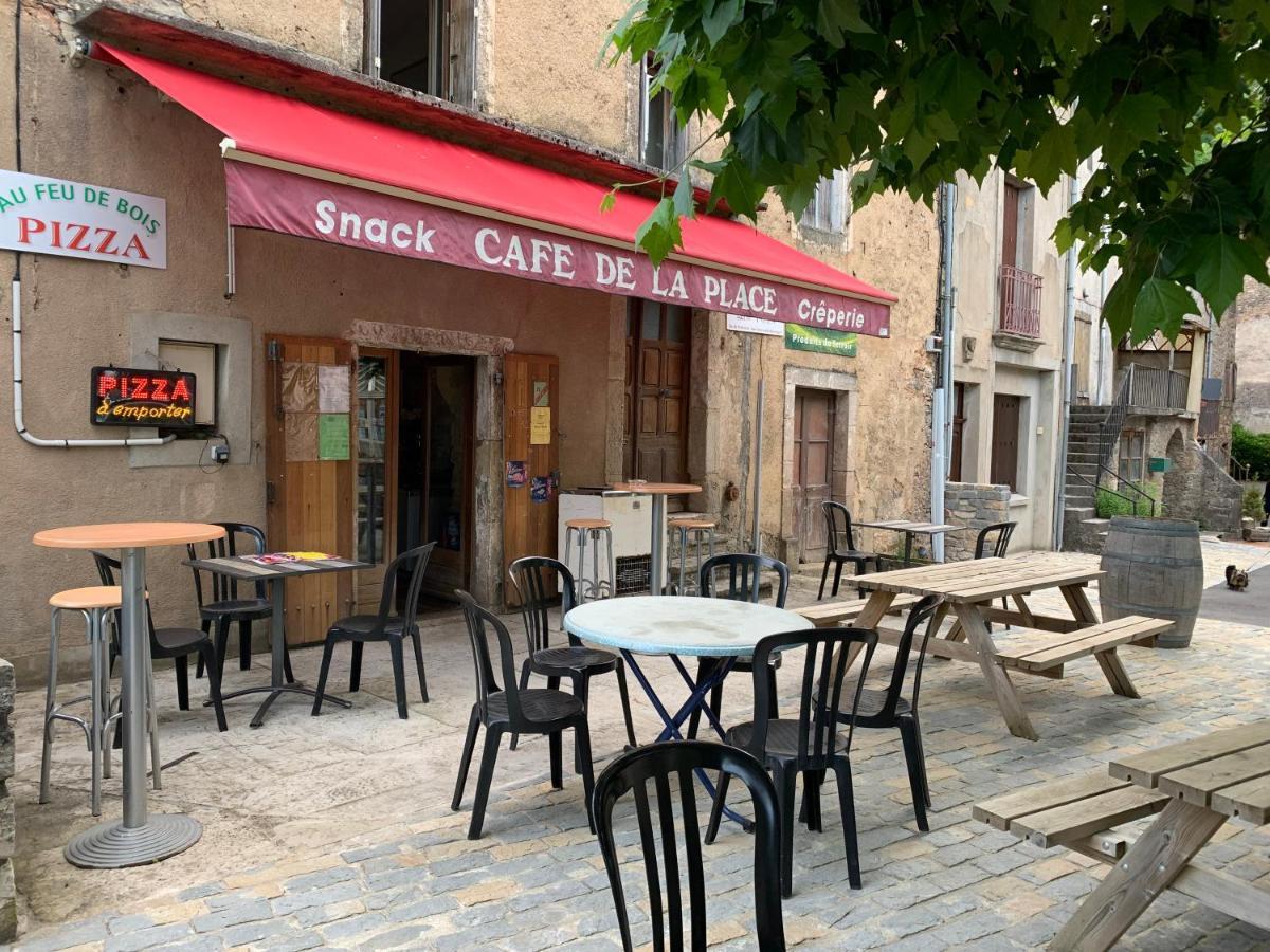 Café de la Place Gîte&Chambres d'hôtes Lou Pastre Lanuéjols Exterior foto